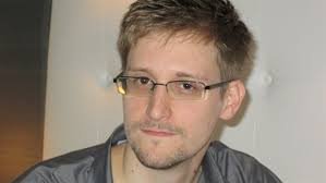 На конференции Эдвард Сноуден попросил у России убежища