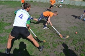 Школьники в Ульяновской области всерьез увлеклись бенди-гольфом